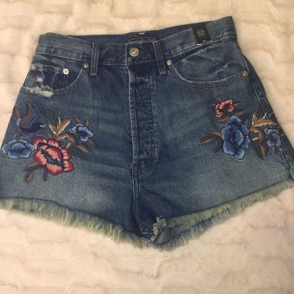 Abercrombie & Fitch Embroidered High Waist Shorts - Picture 2 of 7